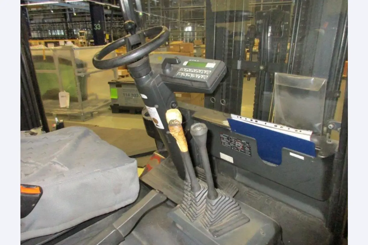 Nowe i używane części zamienne i maszyny (1 500 części łożyskowych: hydraulika, robotyka, pneumatyka i automatyka)-7